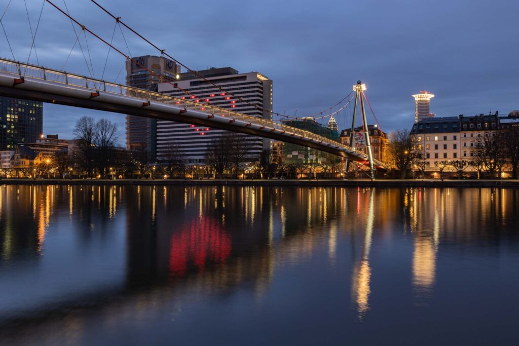 Skyline am Main Frankfurt - Blaue Stunde