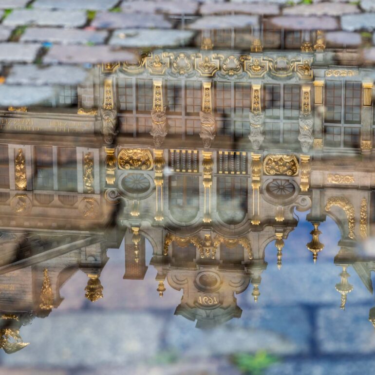 Spiegelung in der Brüsseler innenstadt
