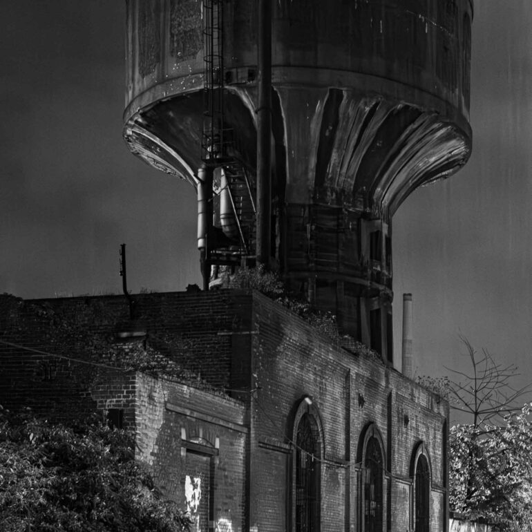Wasserturm in Charleroi Nachtaufnahme